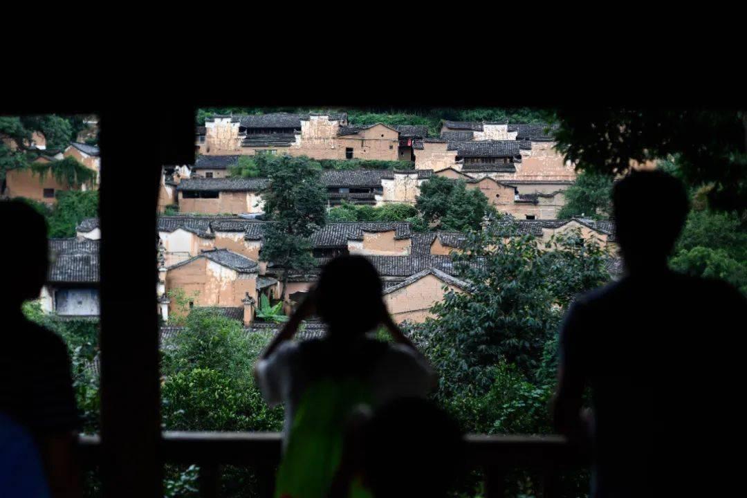 美股三大指数开盘涨跌不一,市场静待“超级风险周”