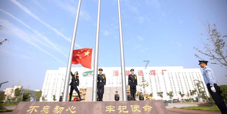 《临时劫案》票房破亿，导演麦启光放出珍贵合影感谢观众